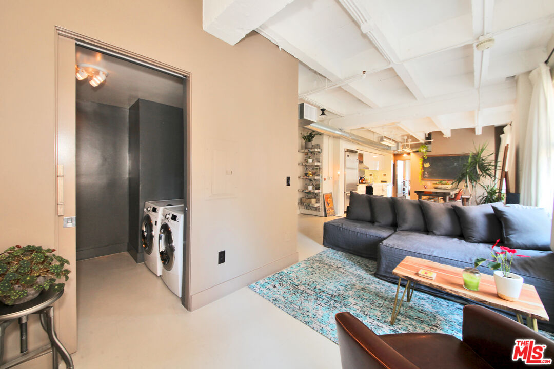 6253 HOLLYWOOD BLVD Unit: 601