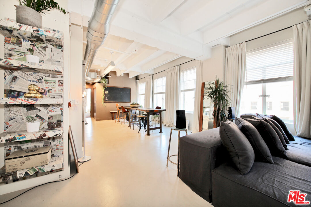6253 HOLLYWOOD BLVD Unit: 601