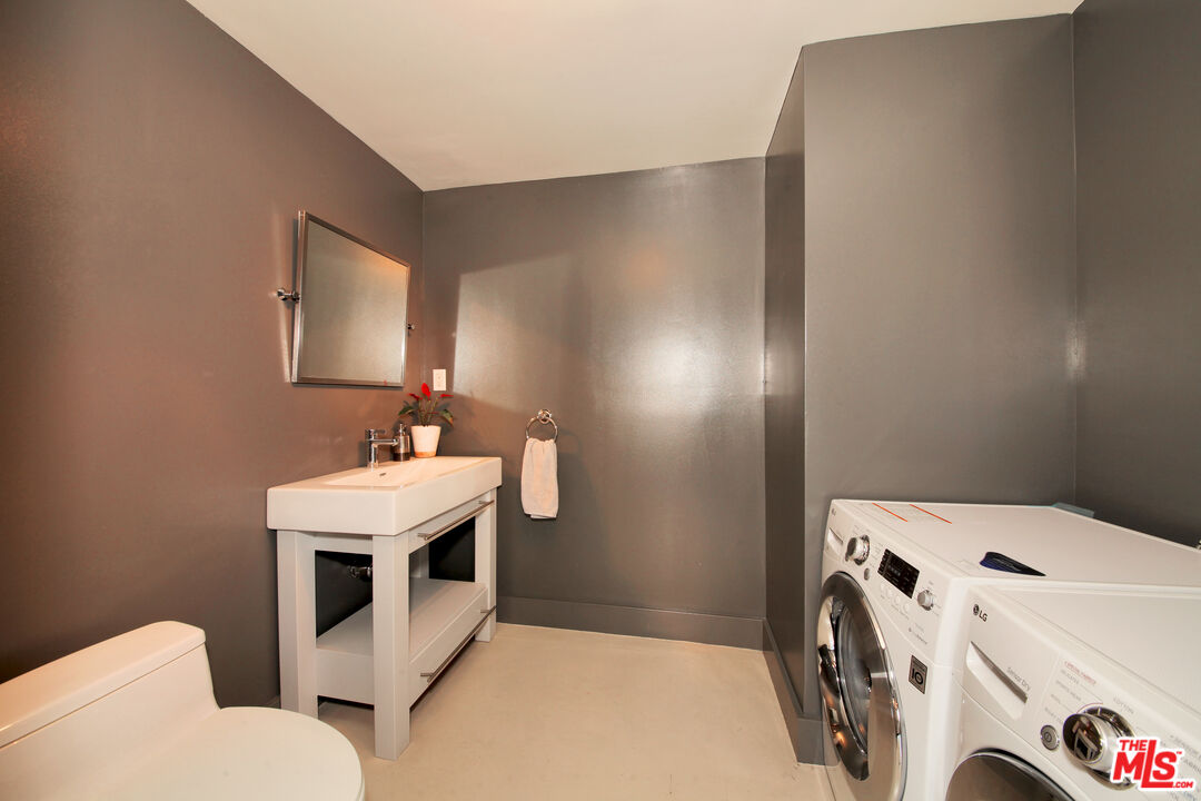6253 HOLLYWOOD BLVD Unit: 601