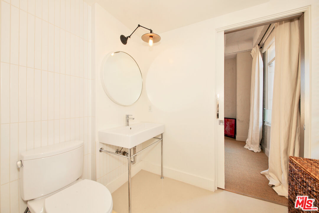 6253 HOLLYWOOD BLVD Unit: 601