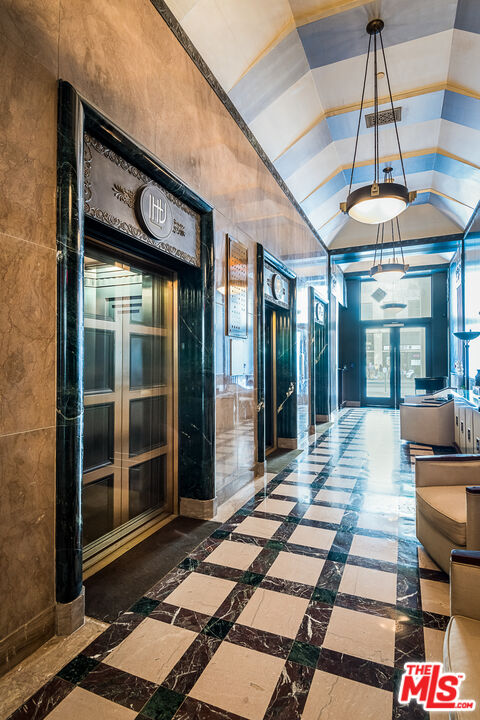 6253 HOLLYWOOD BLVD Unit: 601