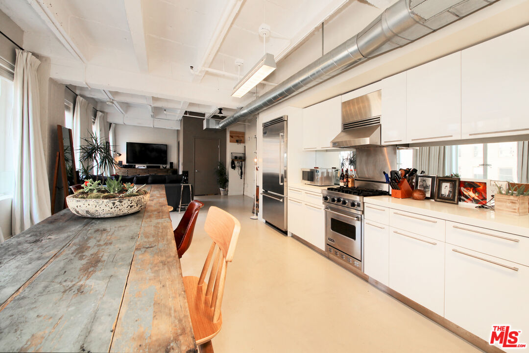 6253 HOLLYWOOD BLVD Unit: 601