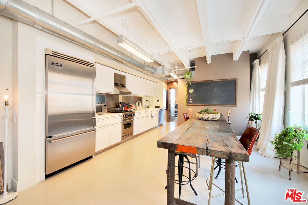 6253 HOLLYWOOD BLVD Unit: 601