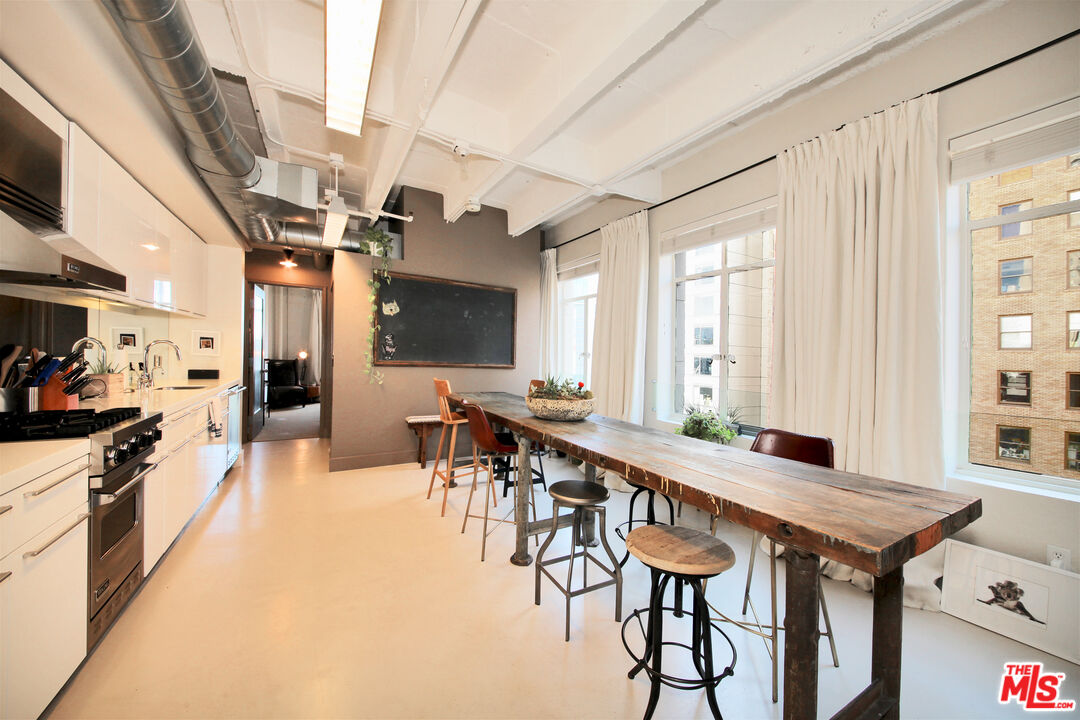 6253 HOLLYWOOD BLVD Unit: 601