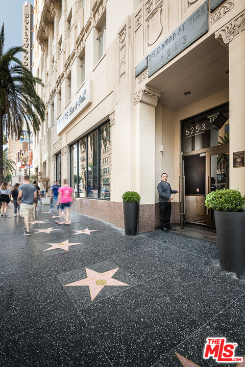 6253 HOLLYWOOD BLVD Unit: 601