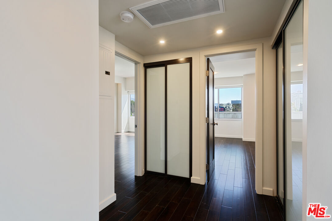 7135 Hollywood Blvd Unit: 402