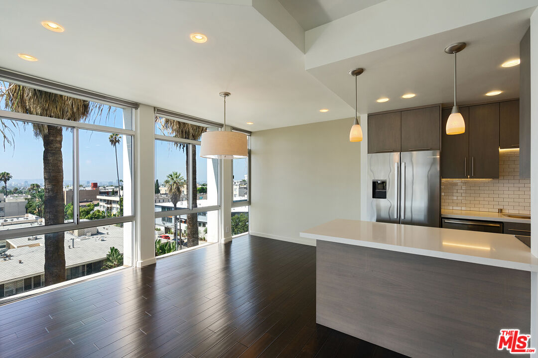 7135 Hollywood Blvd Unit: 402