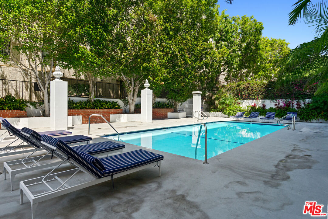7135 Hollywood Blvd Unit: 402