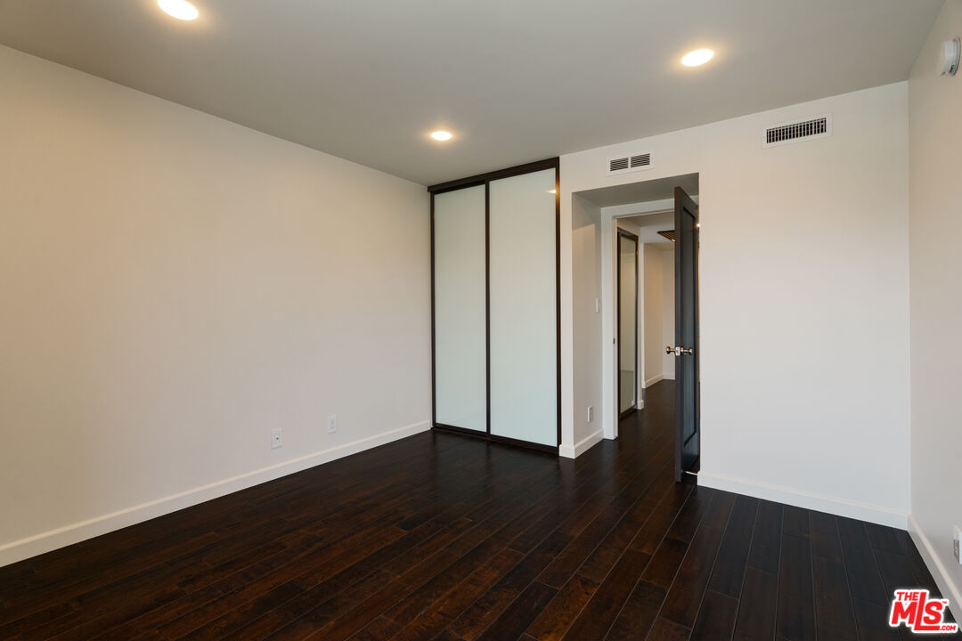 7135 Hollywood Blvd Unit: 402