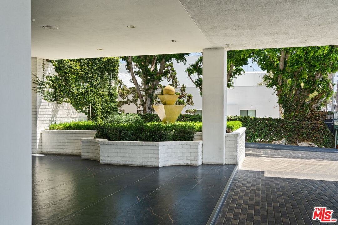 7135 Hollywood Blvd Unit: 402