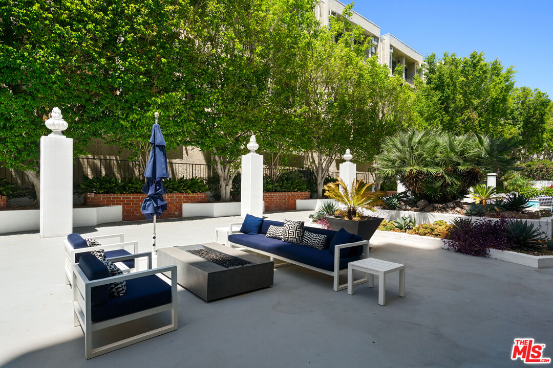 7135 Hollywood Blvd Unit: 402