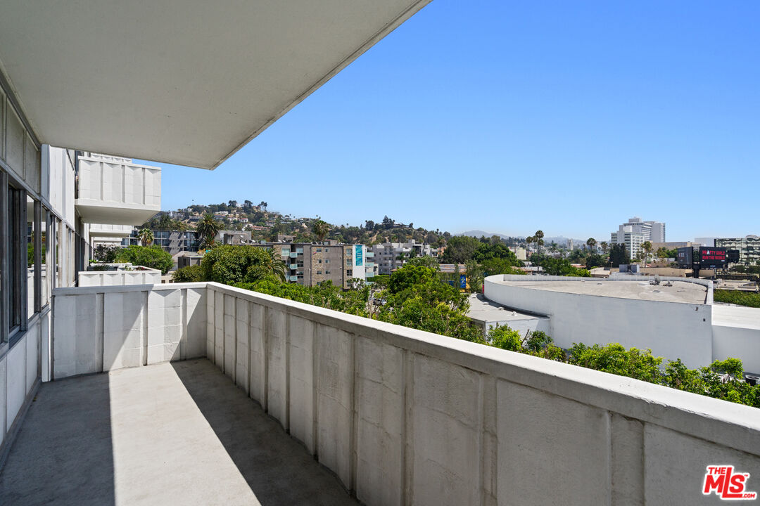 7135 Hollywood Blvd Unit: 402