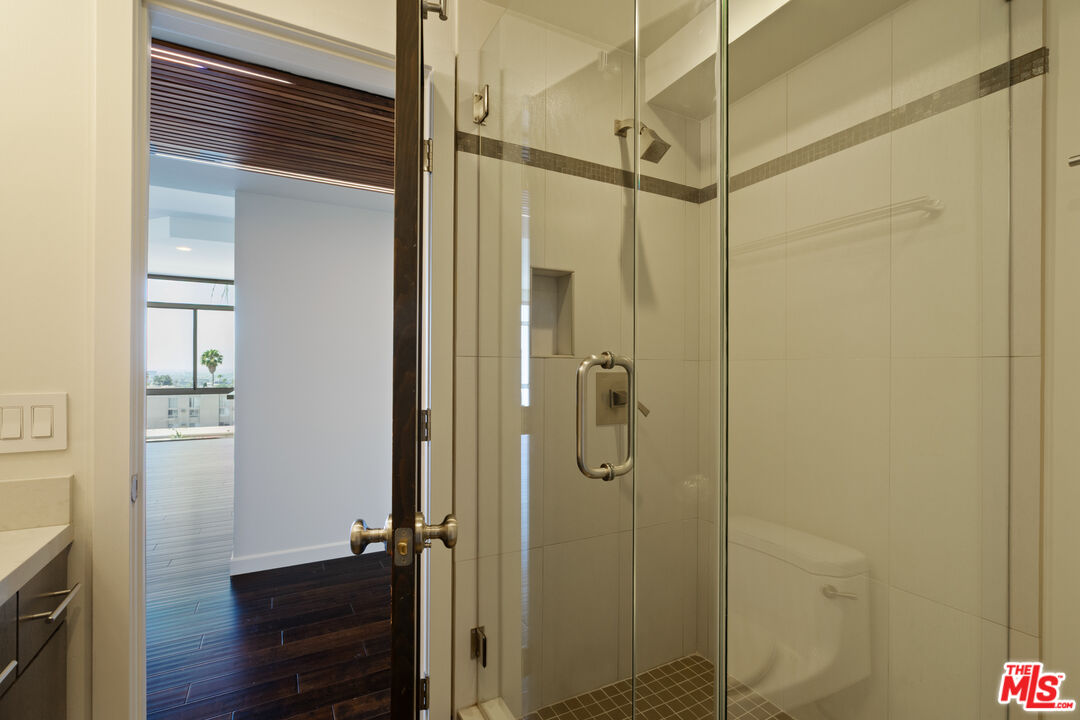 7135 Hollywood Blvd Unit: 402