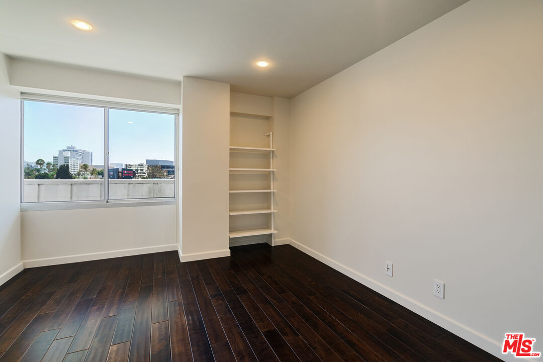 7135 Hollywood Blvd Unit: 402