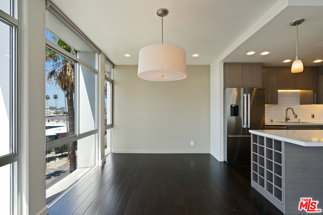 7135 Hollywood Blvd Unit: 402