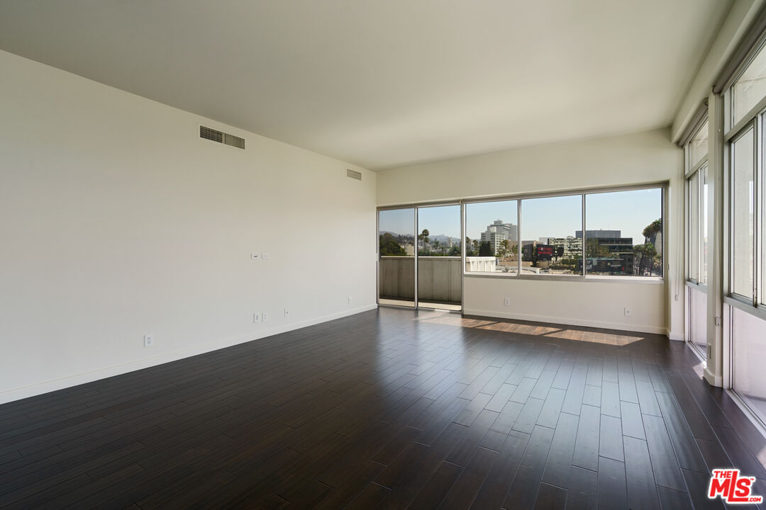 7135 Hollywood Blvd Unit: 402