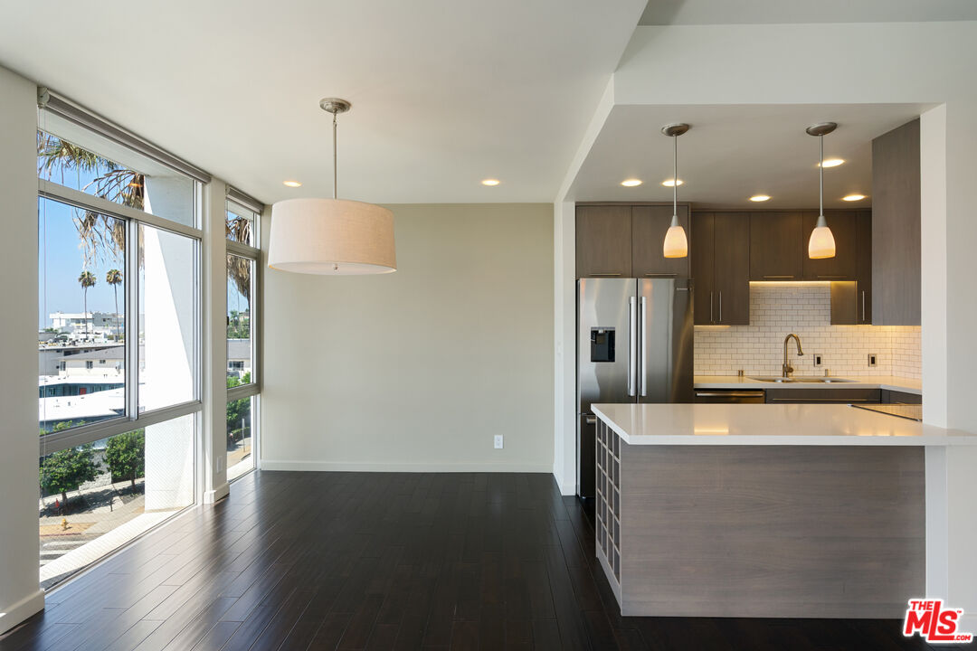 7135 Hollywood Blvd Unit: 402