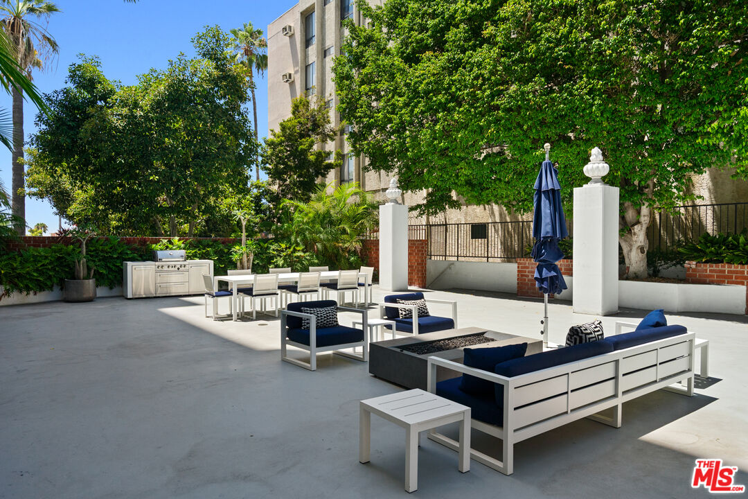 7135 Hollywood Blvd Unit: 402