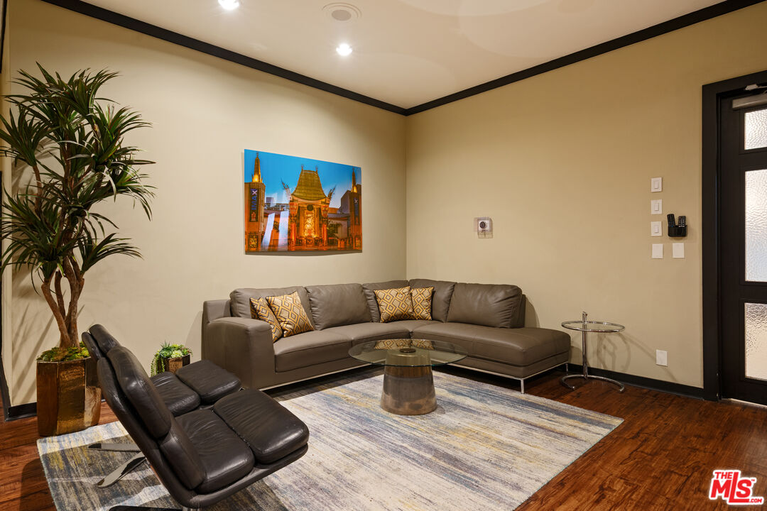 7135 Hollywood Blvd Unit: 402