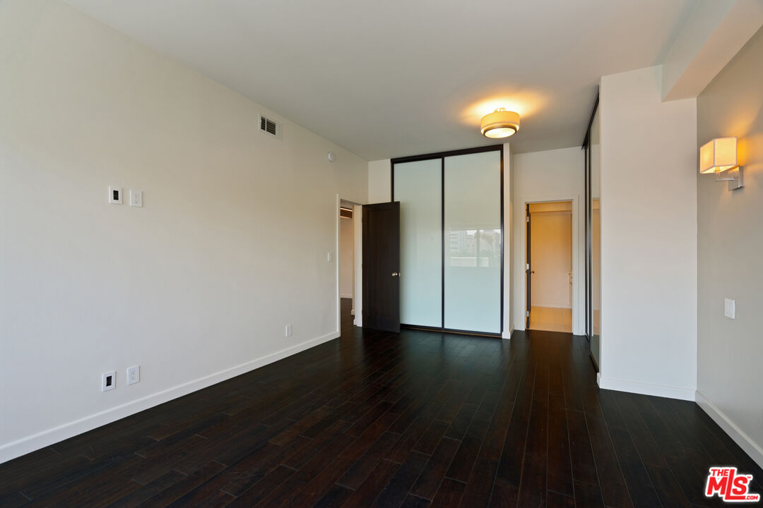 7135 Hollywood Blvd Unit: 402