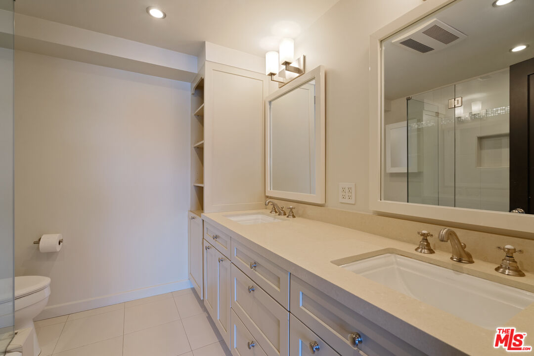 7135 Hollywood Blvd Unit: 402