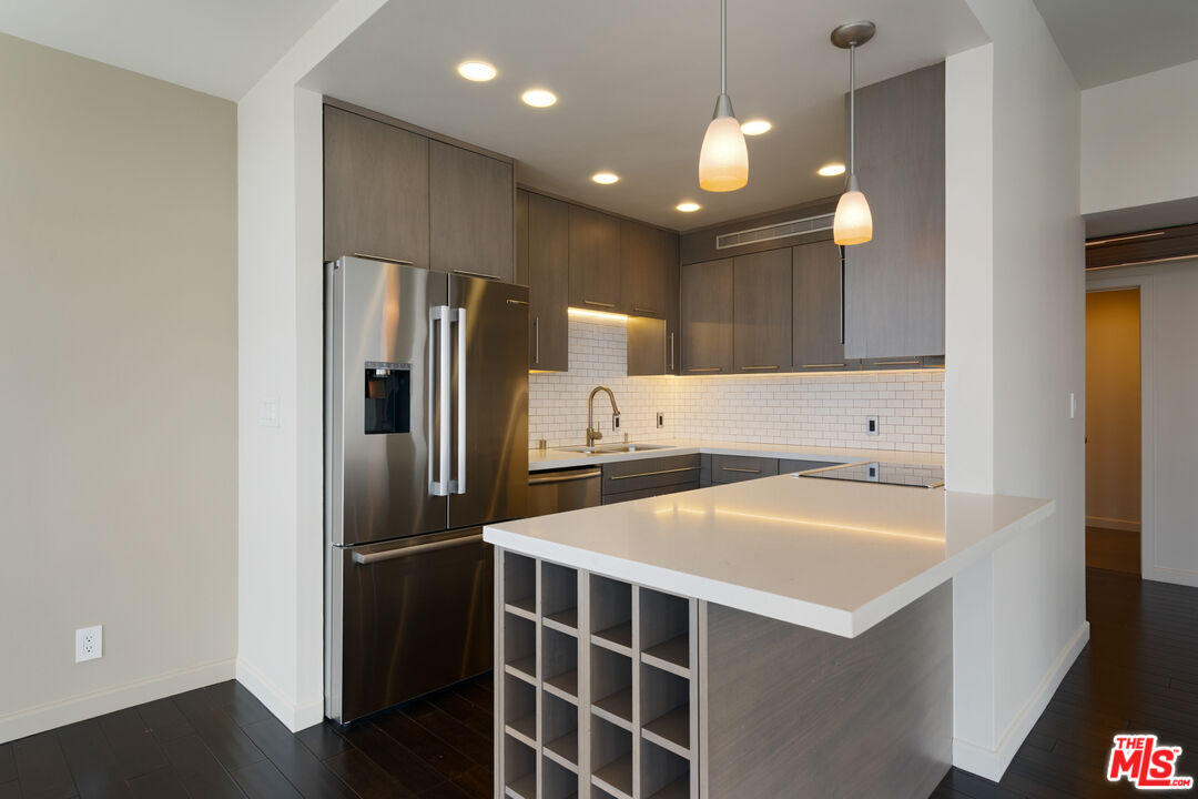 7135 Hollywood Blvd Unit: 402