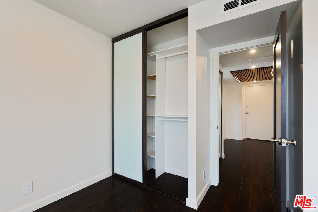 7135 Hollywood Blvd Unit: 402