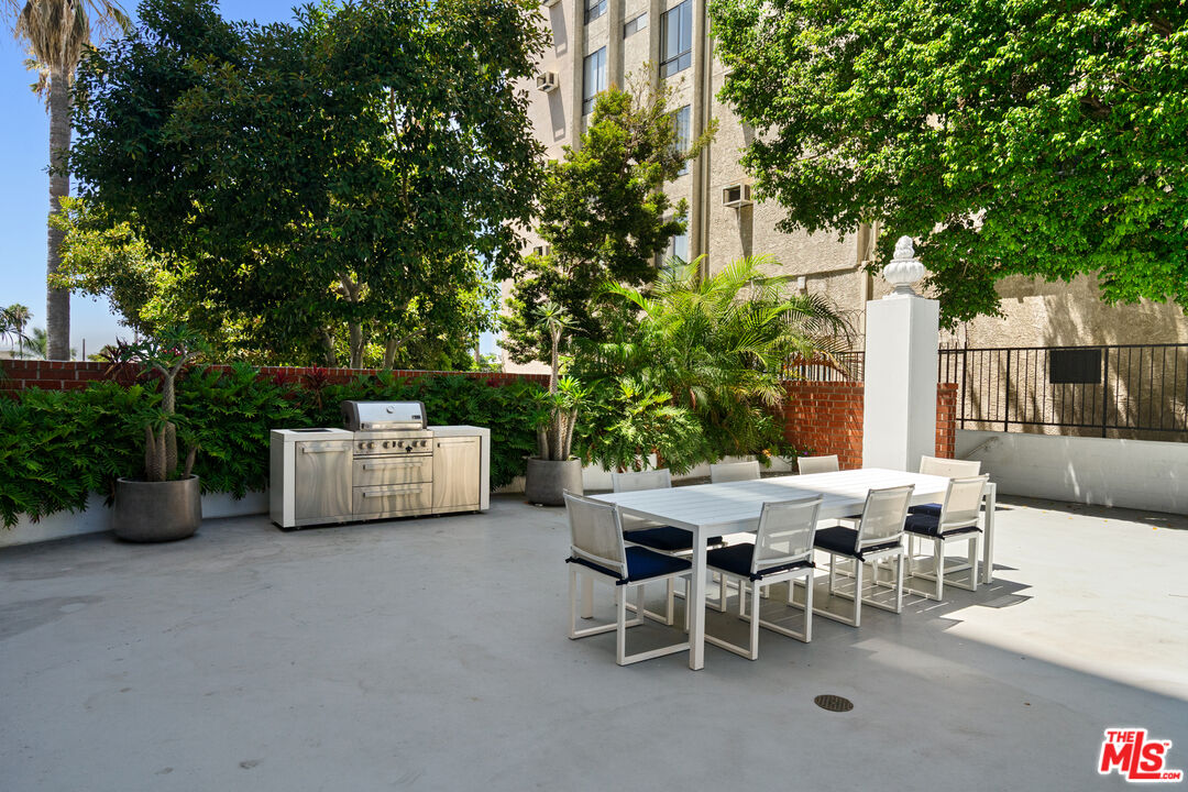 7135 Hollywood Blvd Unit: 402