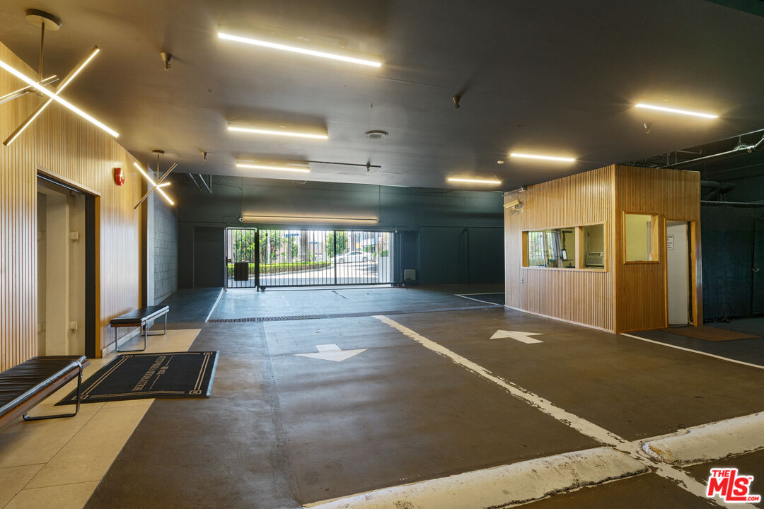 7135 Hollywood Blvd Unit: 402