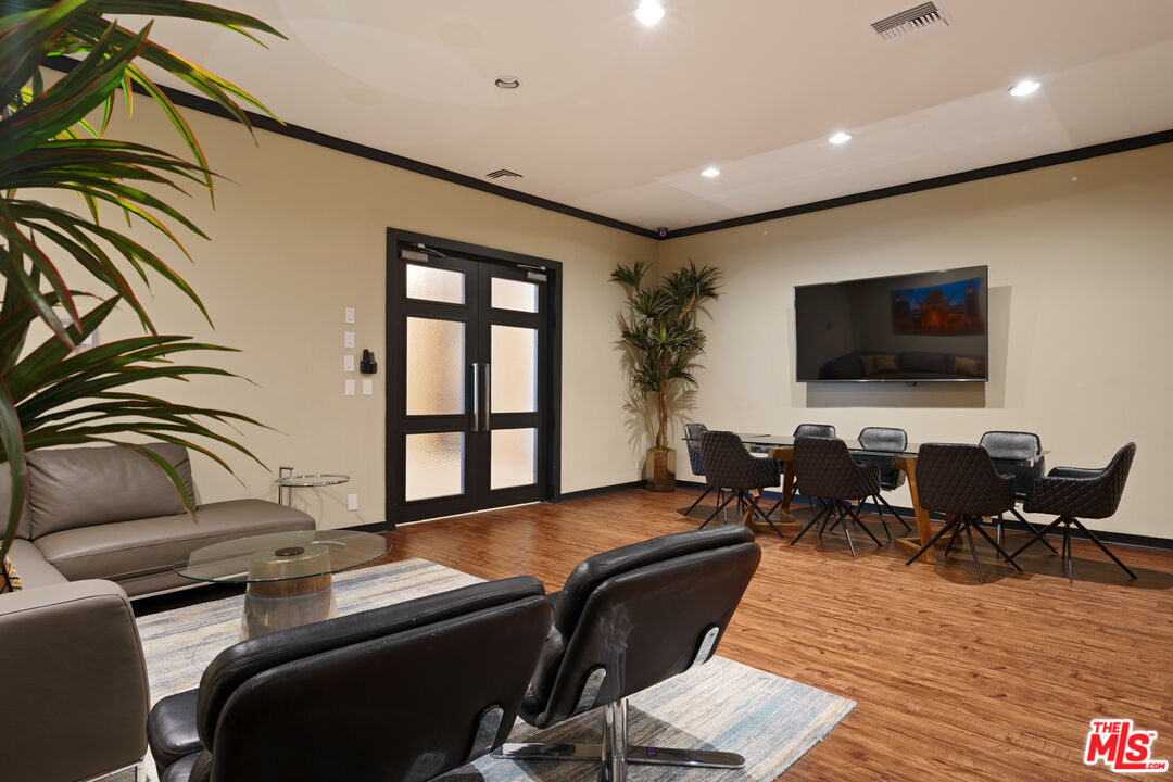7135 Hollywood Blvd Unit: 402