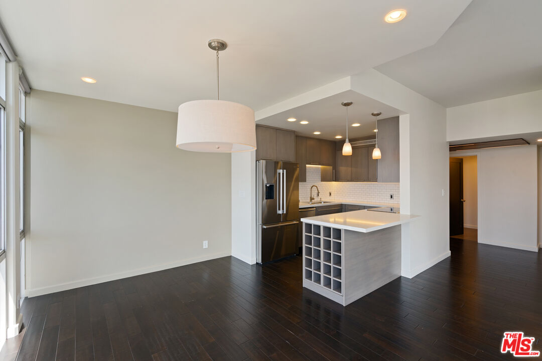 7135 Hollywood Blvd Unit: 402