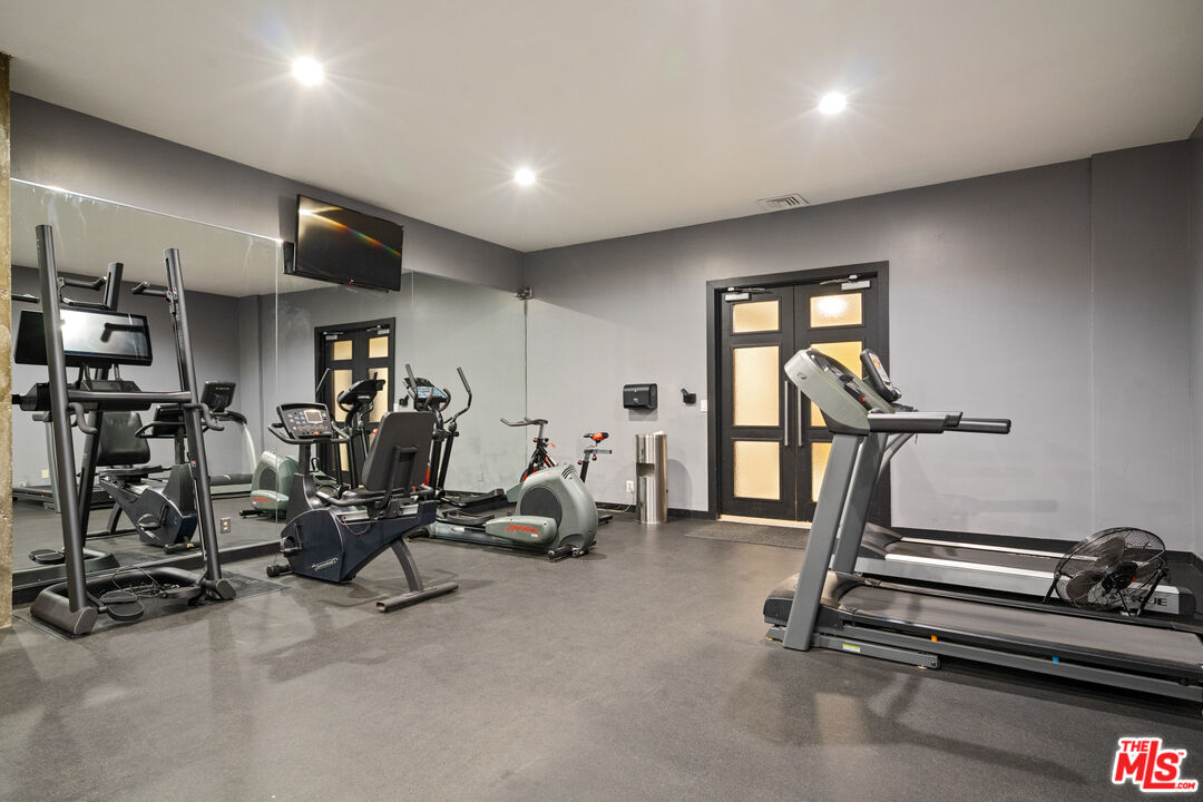 7135 Hollywood Blvd Unit: 402