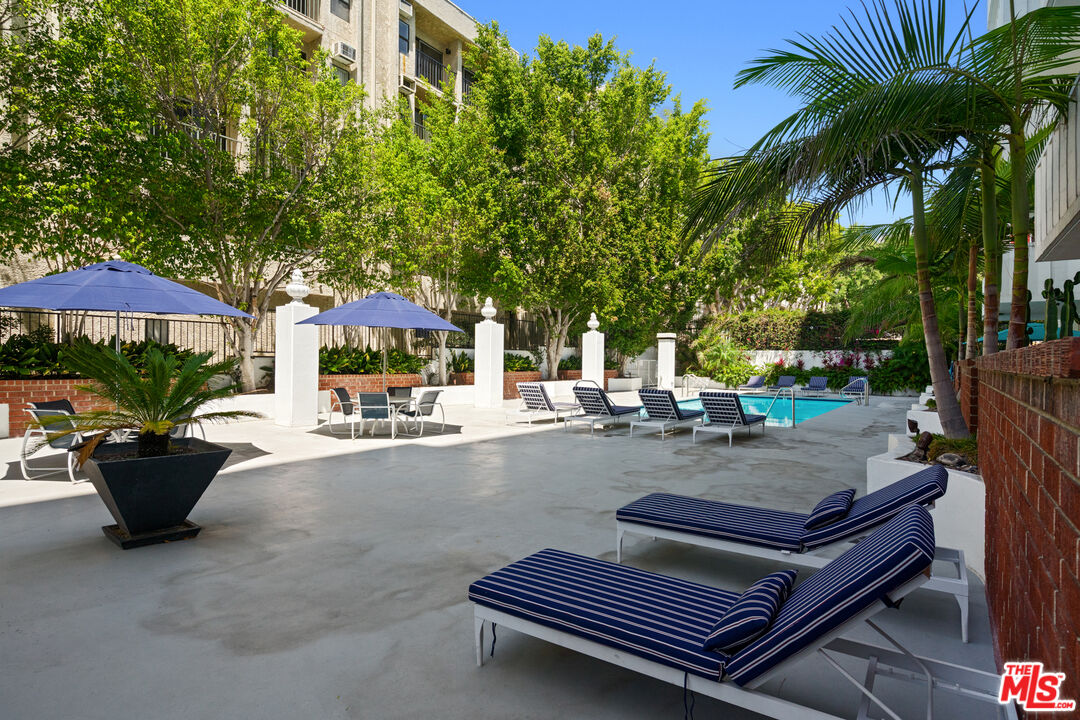 7135 Hollywood Blvd Unit: 402