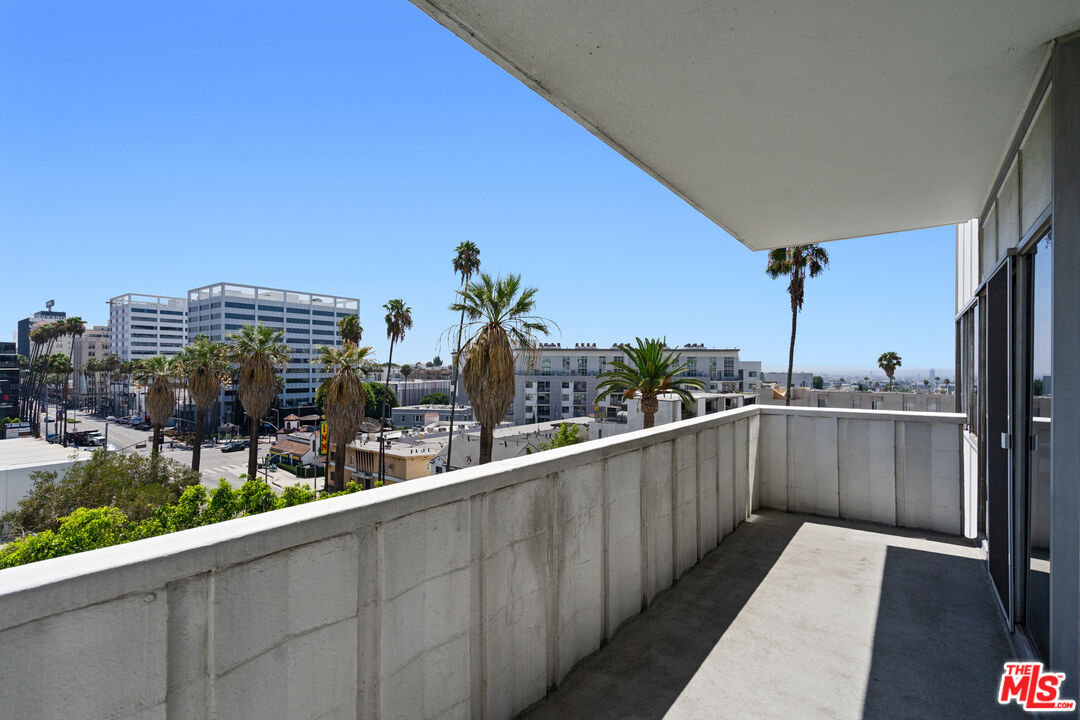7135 Hollywood Blvd Unit: 402