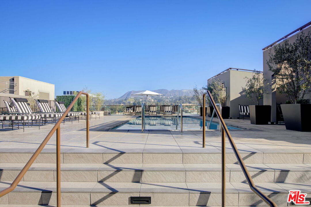 1645 N Vine St Unit: 911