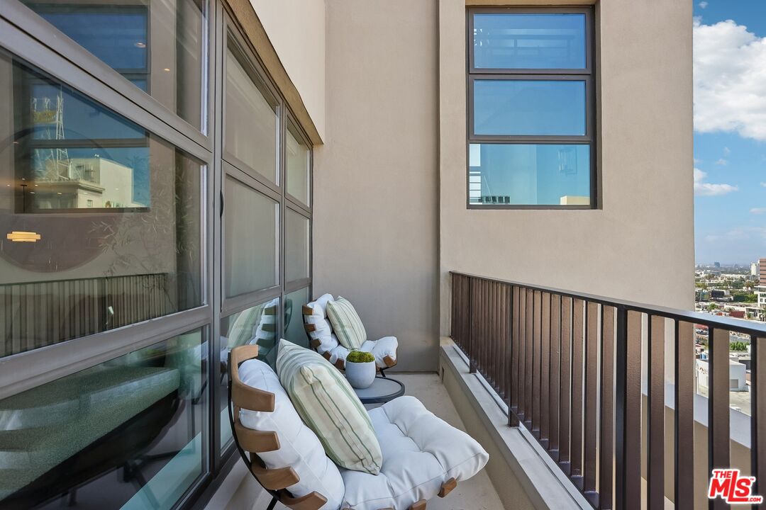 1645 N Vine St Unit: 911