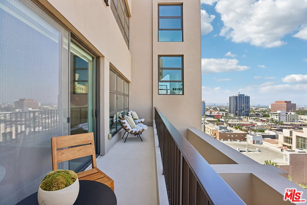 1645 N Vine St Unit: 911