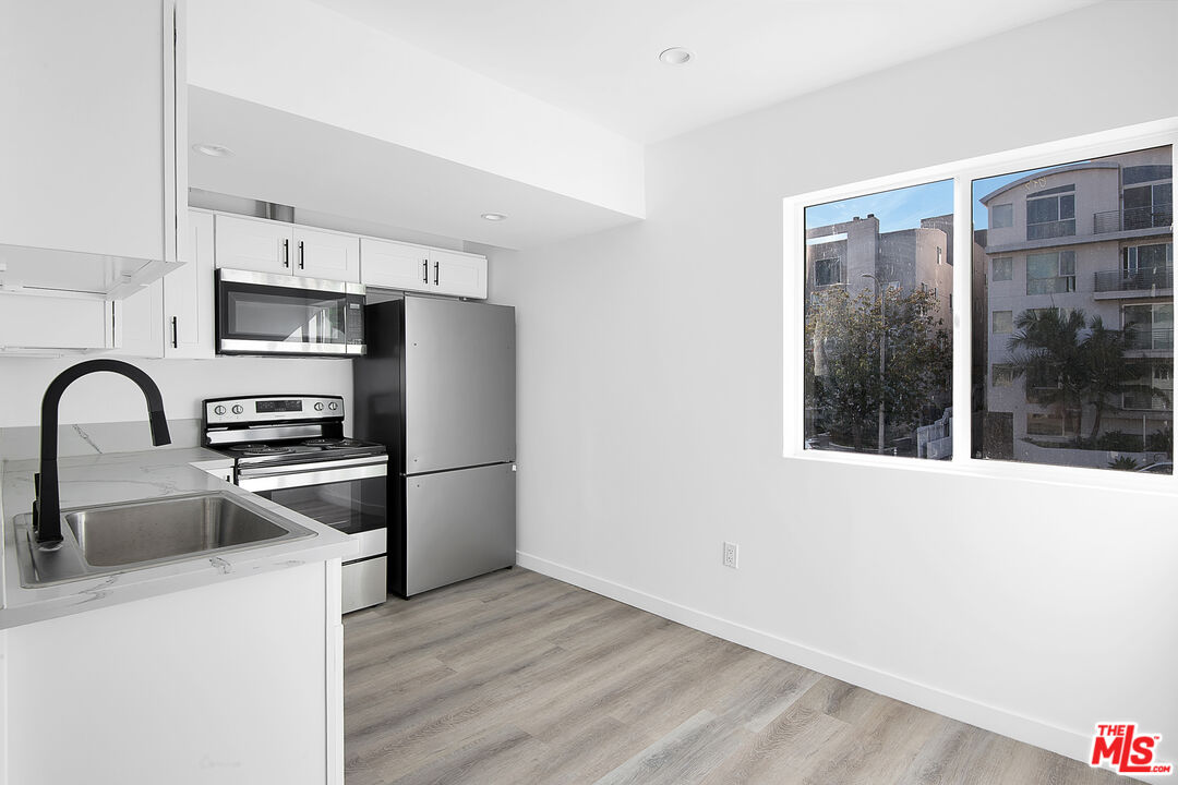 1610 S Beverly Glen Blvd Unit: 10