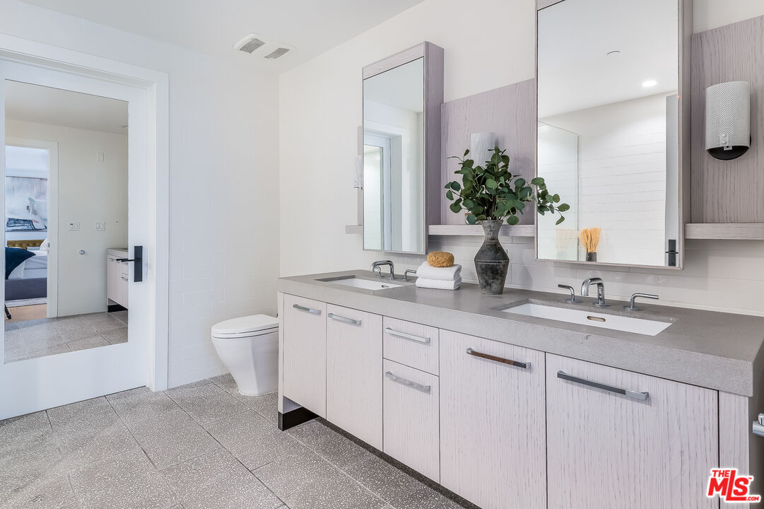 10777 Wilshire Blvd Unit: 404