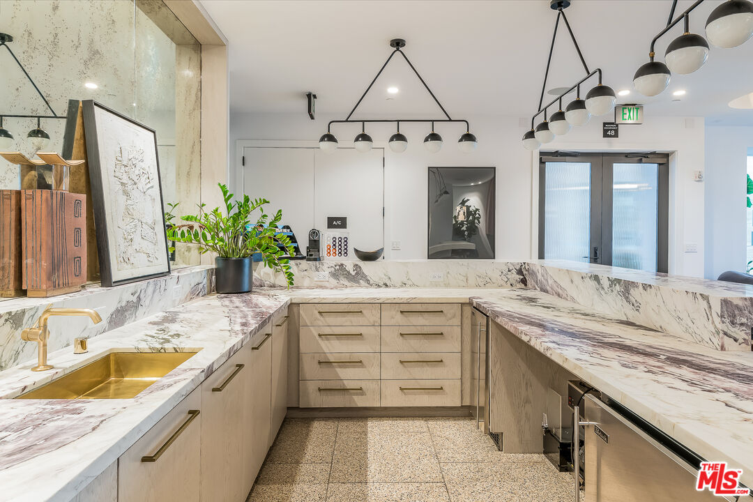 10777 Wilshire Blvd Unit: 404