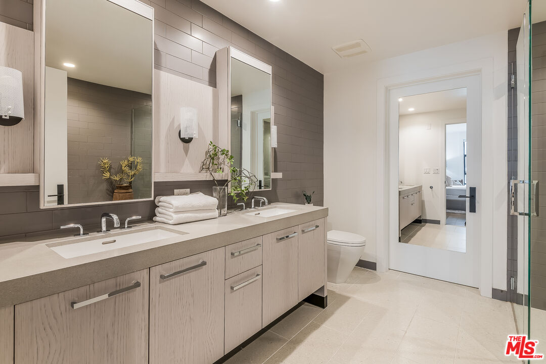 10777 Wilshire Blvd Unit: 404