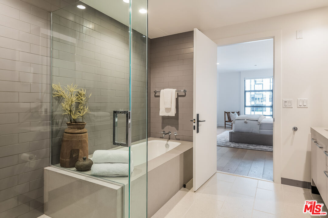 10777 Wilshire Blvd Unit: 404