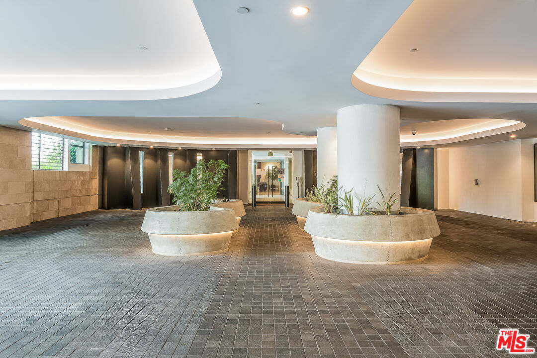 10777 Wilshire Blvd Unit: 404