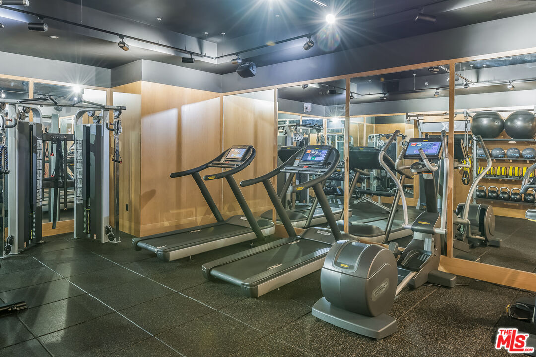 10777 Wilshire Blvd Unit: 404