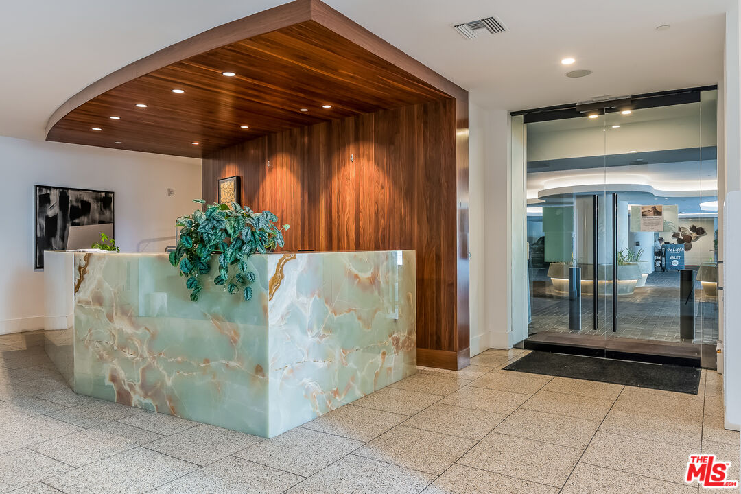 10777 Wilshire Blvd Unit: 404
