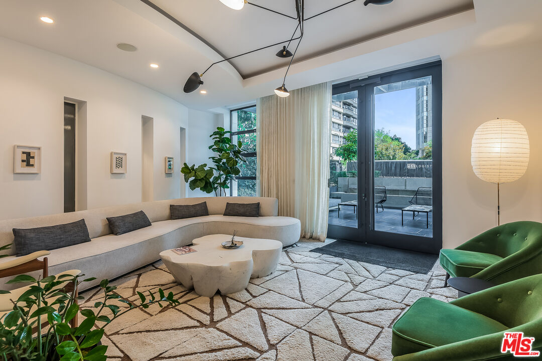 10777 Wilshire Blvd Unit: 404