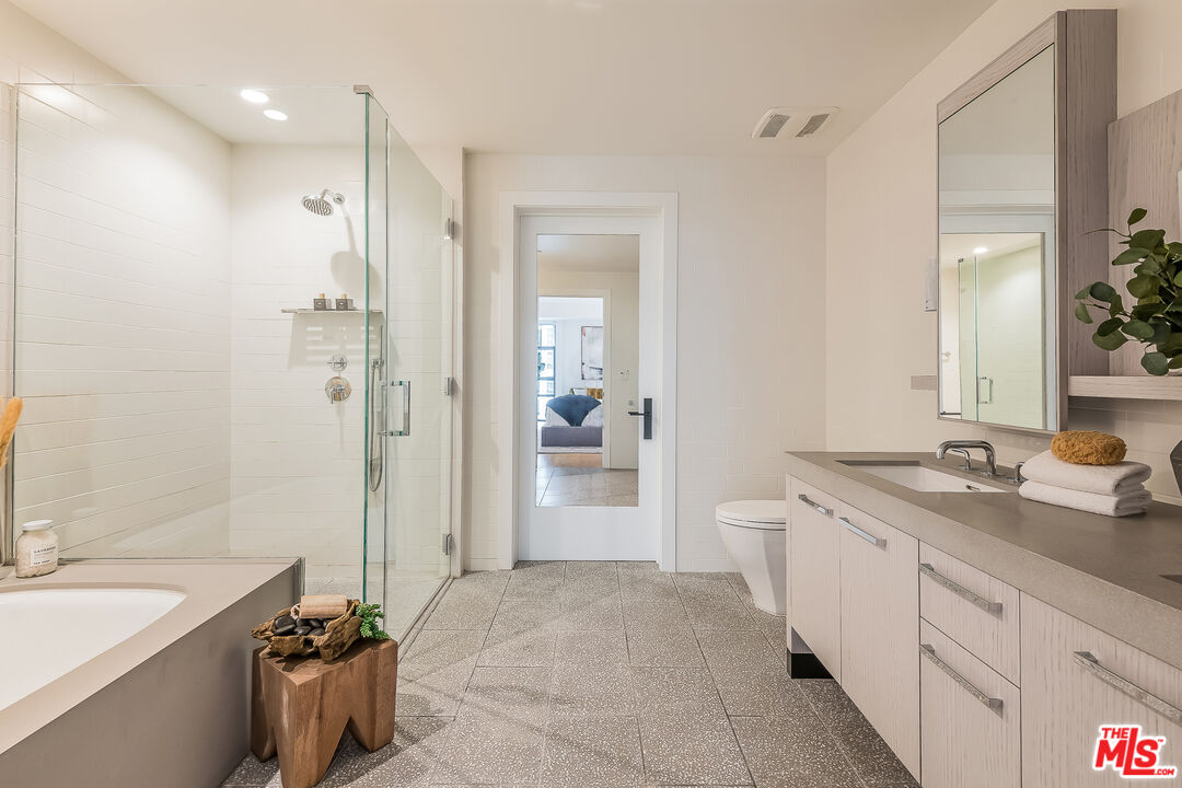 10777 Wilshire Blvd Unit: 404