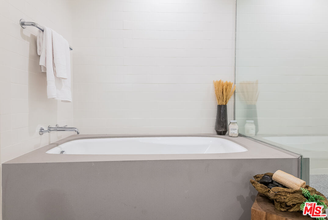 10777 Wilshire Blvd Unit: 404