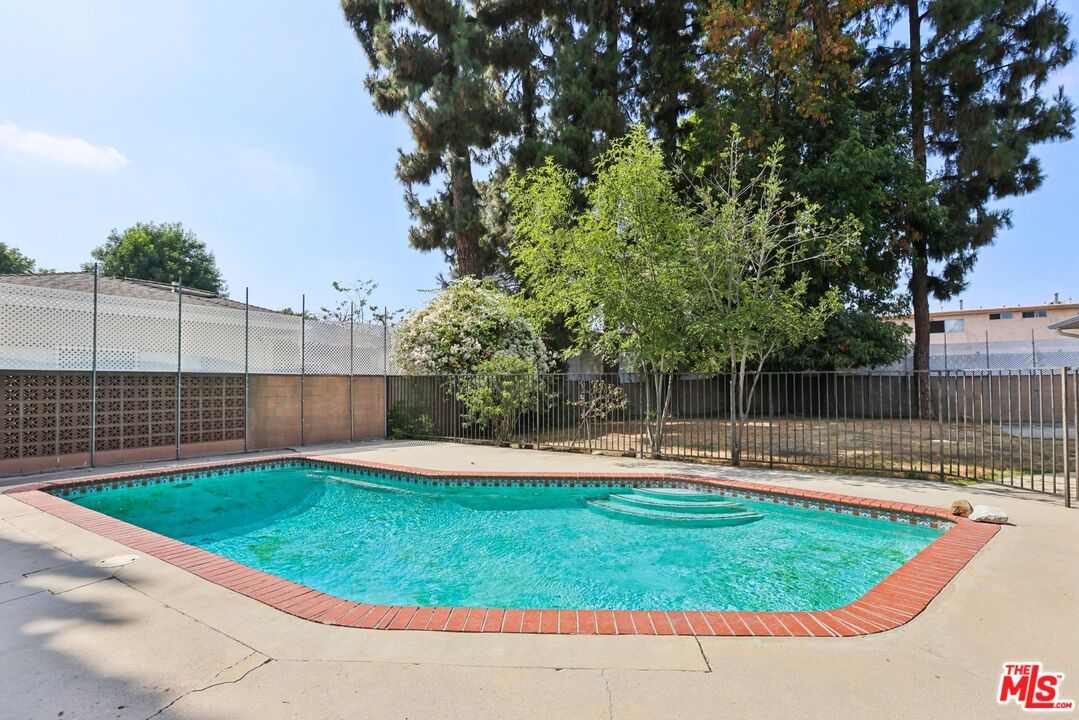 6727 Orion Ave