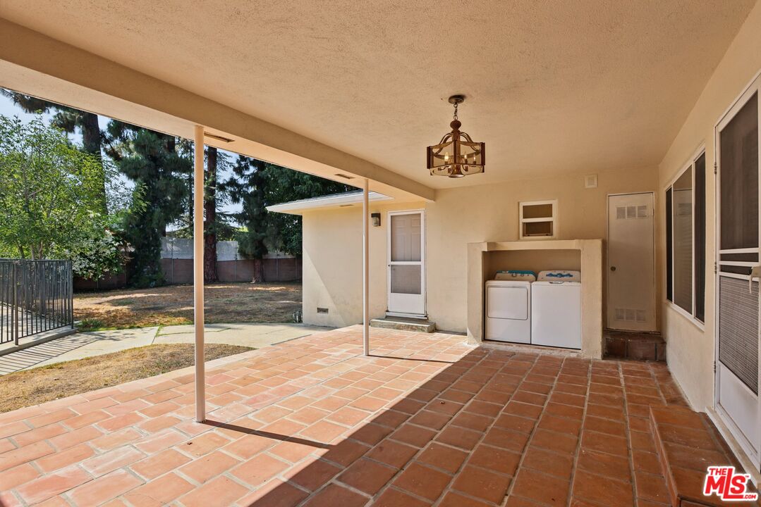 6727 Orion Ave